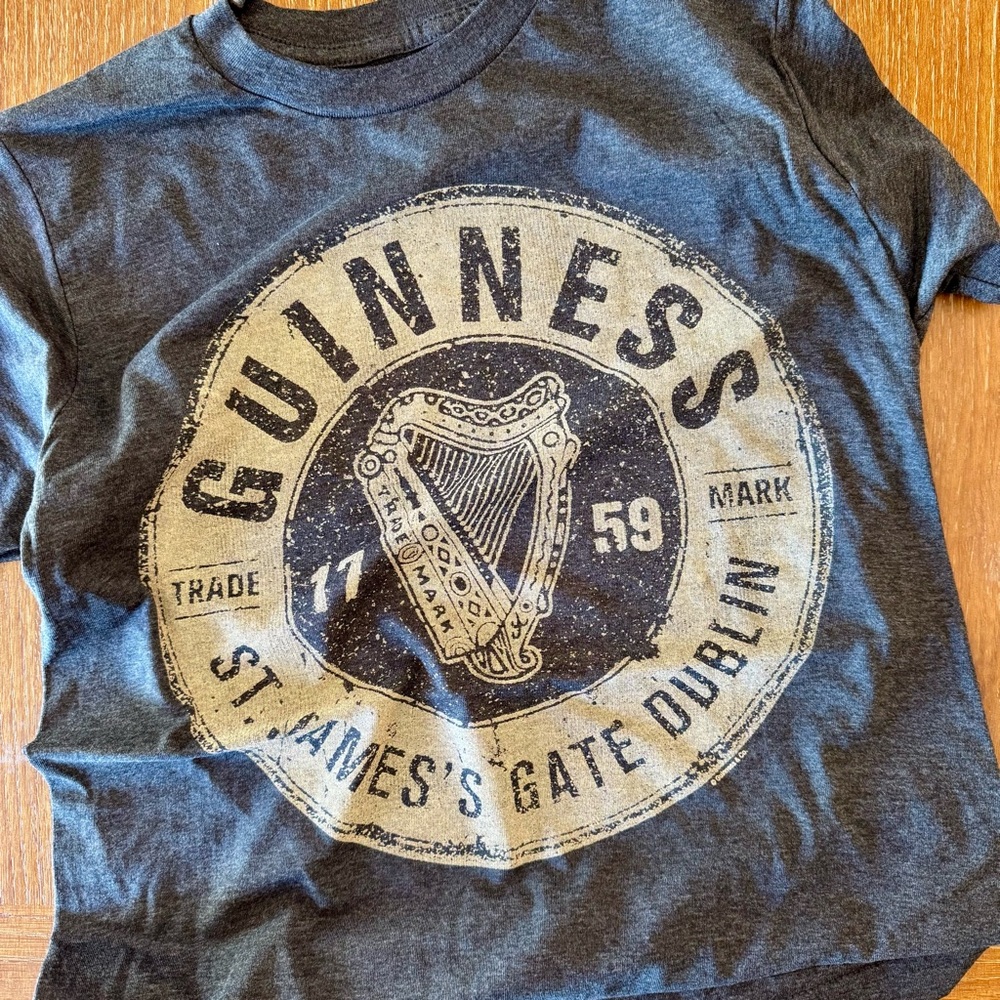 NWOT men’s marled grey Guinness tee shirt S - Picture 3 of 7